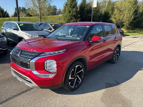 Used 2022 Mitsubishi Outlander SE image 3