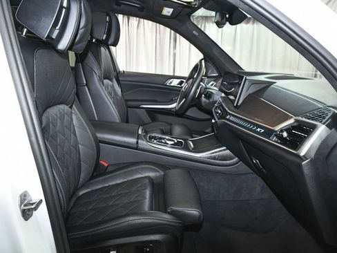 Used 2025 BMW X7 xDrive40i image 66