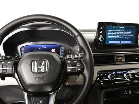 Certified 2025 Honda Pilot Elite image 16