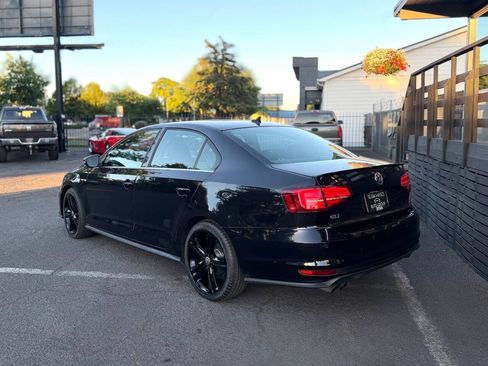 Used 2017 Volkswagen Jetta GLI FWD image 4