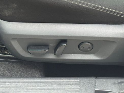 Used 2025 Nissan Rogue SV image 22