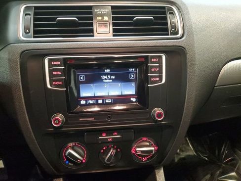 Used 2017 Volkswagen Jetta S image 17