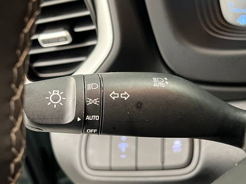 Used 2025 Hyundai Venue SEL FWD image 41