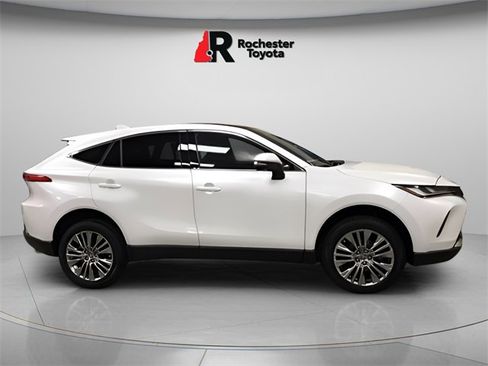 Used 2024 Toyota Venza Limited image 2
