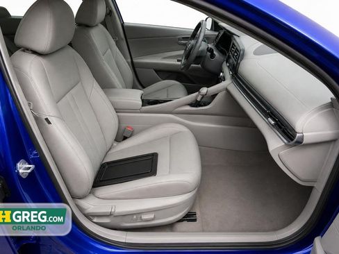 Used 2025 Hyundai Elantra Sport FWD image 11