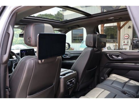 Used 2021 Chevrolet Tahoe RST w/ Luxury Package AWD/4WD image 18
