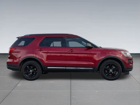 Used 2019 Ford Explorer XLT image 7