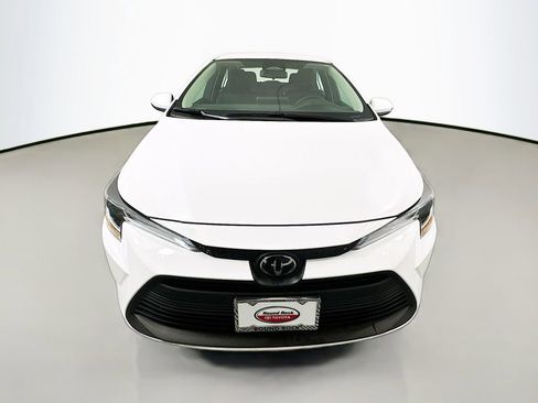 Used 2024 Toyota Corolla LE image 2
