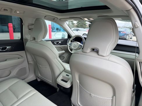 Used 2025 Volvo V60 B5 Cross Country Plus image 28