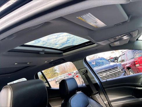 Used 2023 GMC Acadia SLT w/ Elevation Edition image 23