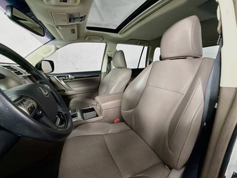 Used 2019 Lexus GX 460 AWD/4WD image 25