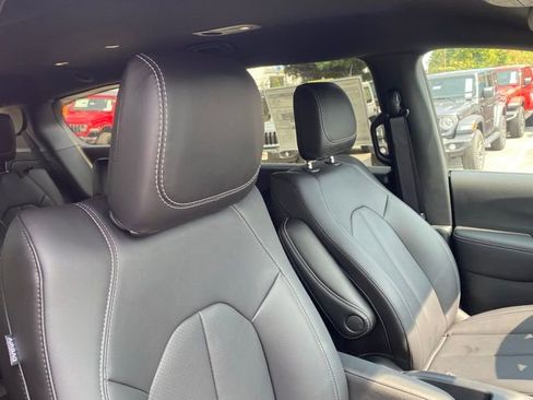 New 2026 Chrysler Pacifica Select image 31