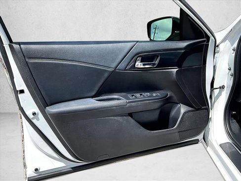 Used 2015 Honda Accord Sport image 17