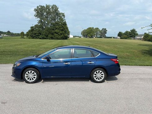 Used 2019 Nissan Sentra SV FWD image 2
