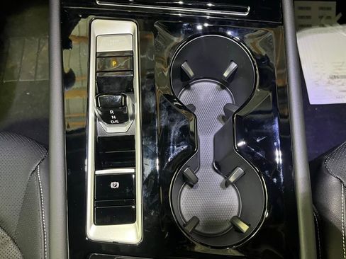 New 2026 Volkswagen Atlas SE image 12