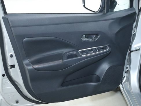 Used 2024 Nissan Versa SR image 15