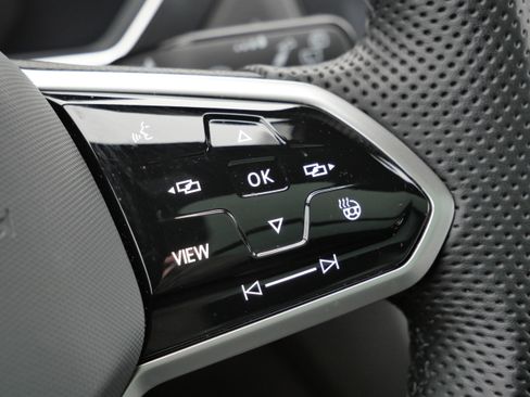 Certified 2022 Volkswagen Tiguan SEL R-Line AWD/4WD image 32