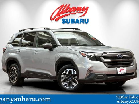 Used 2025 Subaru Forester Premium AWD/4WD image 1