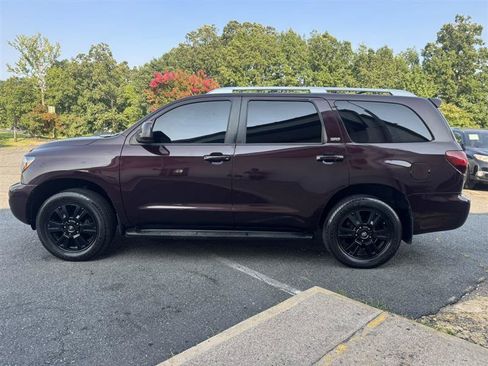 Used 2018 Toyota Sequoia SR5 AWD/4WD image 8