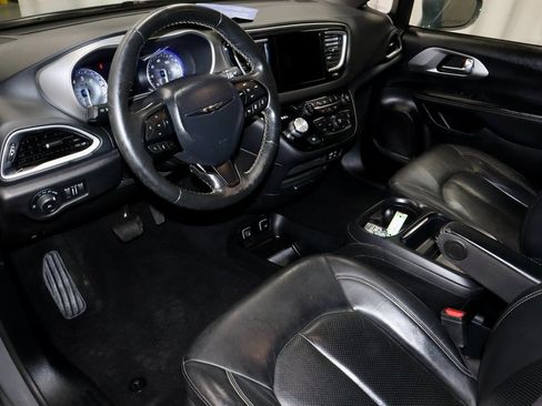 Used 2020 Chrysler Pacifica Touring-L w/ Advanced Safetytec Group image 25