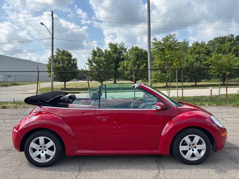Used 2007 Volkswagen Beetle Convertible w/ Package 1 FWD image 2