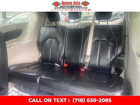 Used 2019 Chrysler Pacifica Touring-L image 13