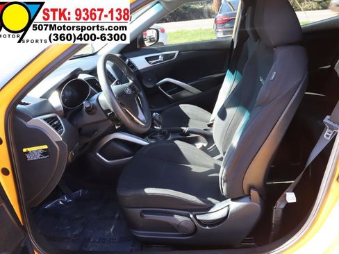 Used 2016 Hyundai Veloster FWD image 13