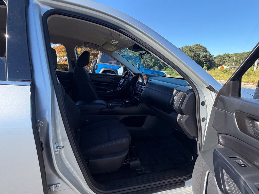 Used 2023 Nissan Pathfinder S FWD image 42