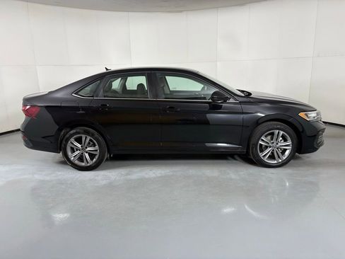 Used 2024 Volkswagen Jetta SE FWD image 9