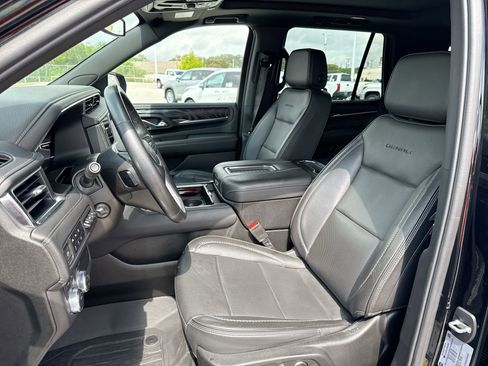 Used 2023 GMC Yukon Denali w/ LPO, Floor Liner Package AWD/4WD image 13