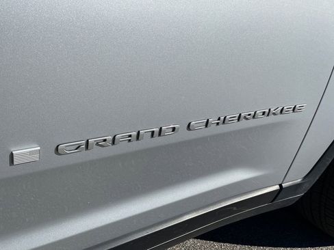 Used 2024 Jeep Grand Cherokee Limited image 17