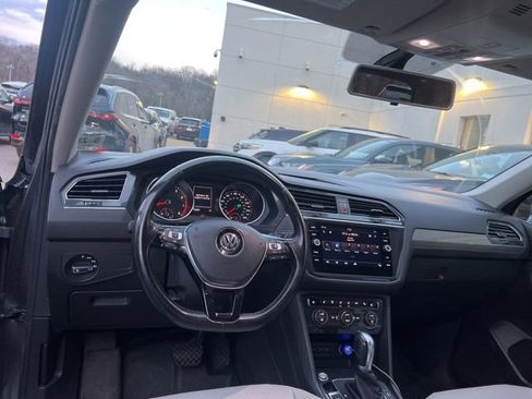 Used 2018 Volkswagen Tiguan SE w/ Panoramic Sunroof Package image 5
