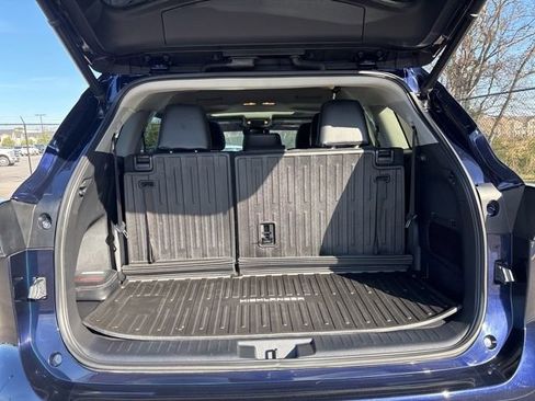 Used 2021 Toyota Highlander XLE image 13