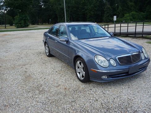 Used 2004 Mercedes-Benz E 500 4MATIC Sedan image 2