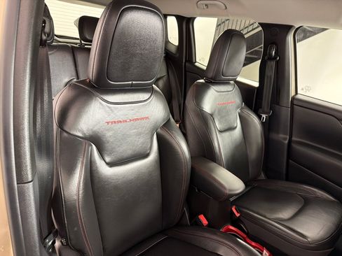 Used 2016 Jeep Renegade Trailhawk w/ Premium Trailhawk Package AWD/4WD image 25