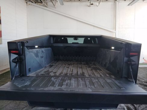 Used 2026 Tesla Cybertruck 2WD Crew Cab image 19