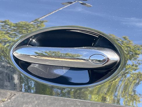 Used 2024 BMW X5 xDrive40i w/ M Sport Package image 36