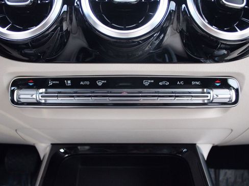 Used 2023 Mercedes-Benz GLA 250 4MATIC image 22