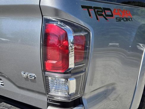 Used 2022 Toyota Tacoma TRD Sport w/ TRD Premium Sport Package AWD/4WD image 9