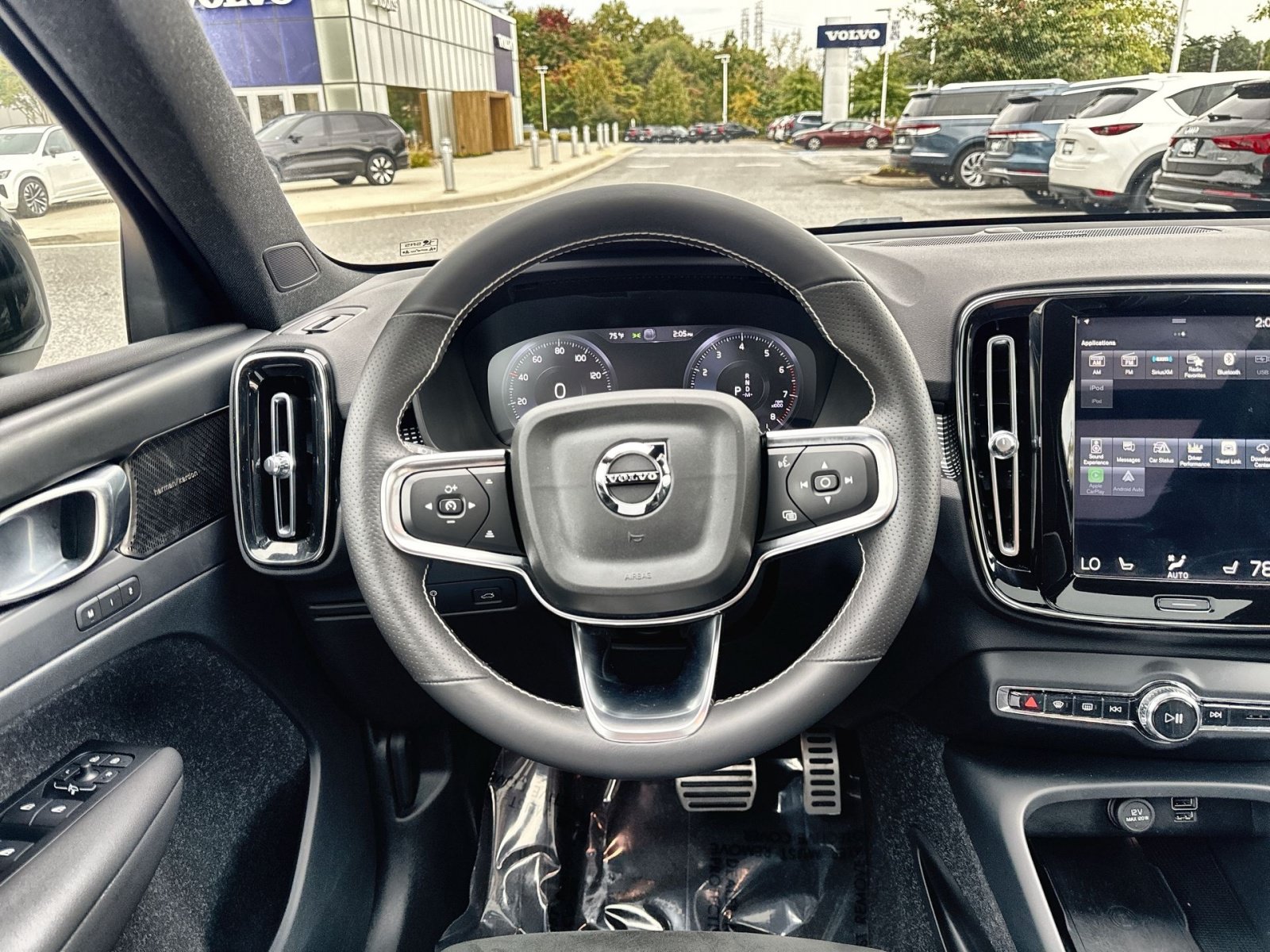 Used 2021 Volvo XC40 T5 R-Design w/ Advanced Package AWD/4WD image 24