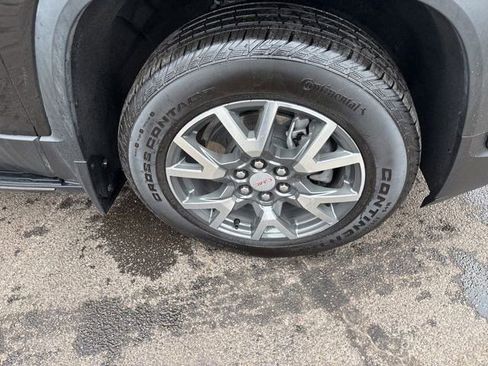 Used 2023 GMC Acadia SLE image 44