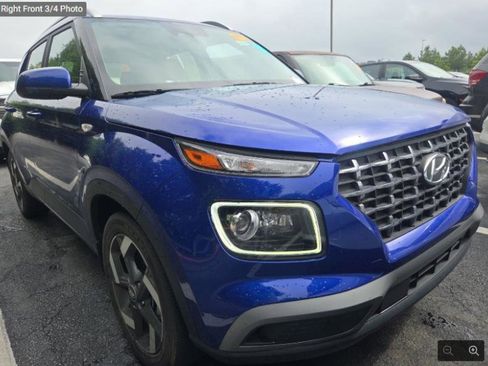 Used 2023 Hyundai Venue Limited FWD image 4