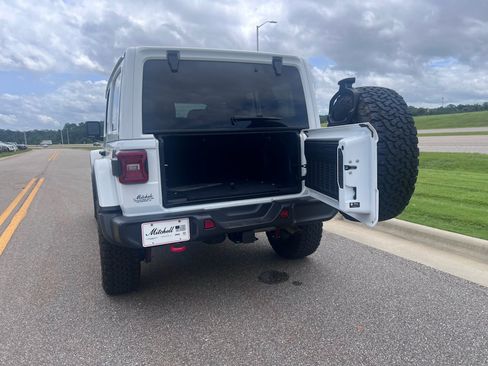Certified 2025 Jeep Wrangler Unlimited Rubicon w/ Convenience Group AWD/4WD image 9