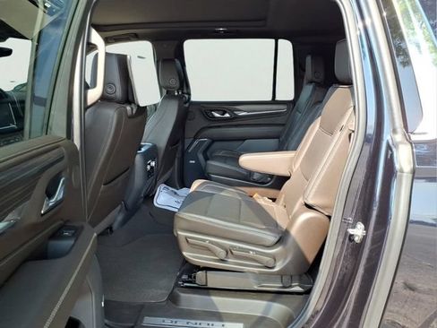 Used 2024 GMC Yukon XL Denali w/ Denali Reserve Package AWD/4WD image 11