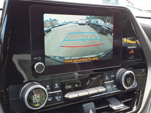 Used 2024 Toyota Highlander LE AWD/4WD image 22