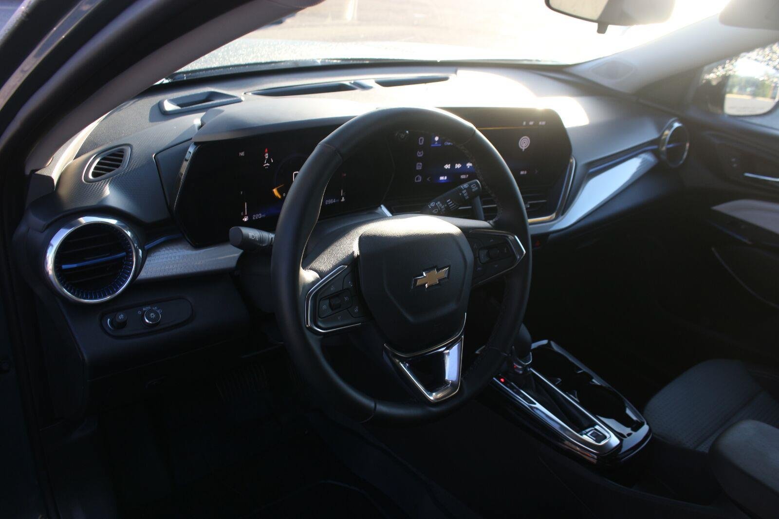 Used 2026 Chevrolet Trax LT w/ Driver Confidence Package FWD image 17