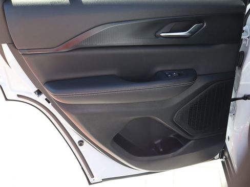 Used 2024 Jeep Grand Cherokee Altitude RWD image 21