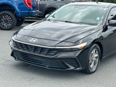 Used 2025 Hyundai Elantra SE FWD image 37