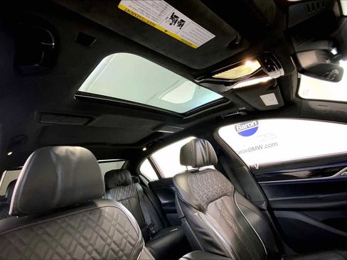 Used 2022 BMW ALPINA B7 xDrive w/ Luxury Rear Seating Package image 13