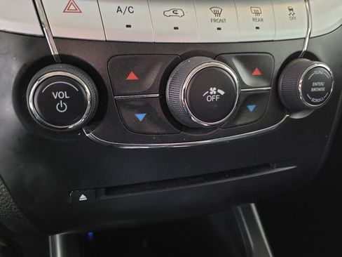 Used 2018 Dodge Journey SE image 30